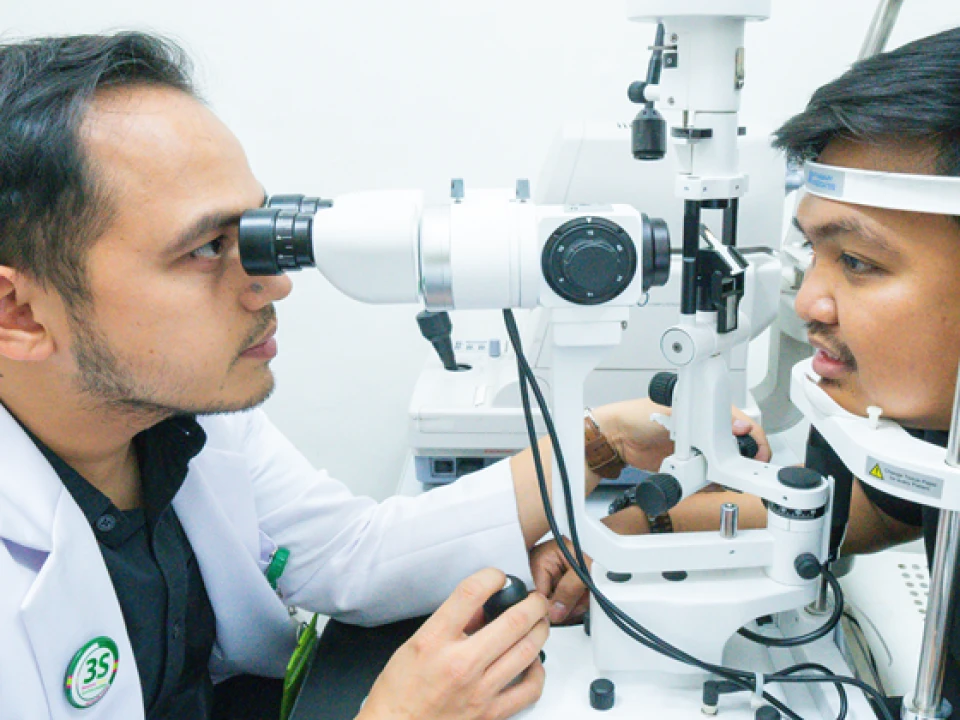 Dokter Mata RS Sari Asih Cipondoh: Solusi Dekat dan Terjangkau untuk Penglihatan Optimal